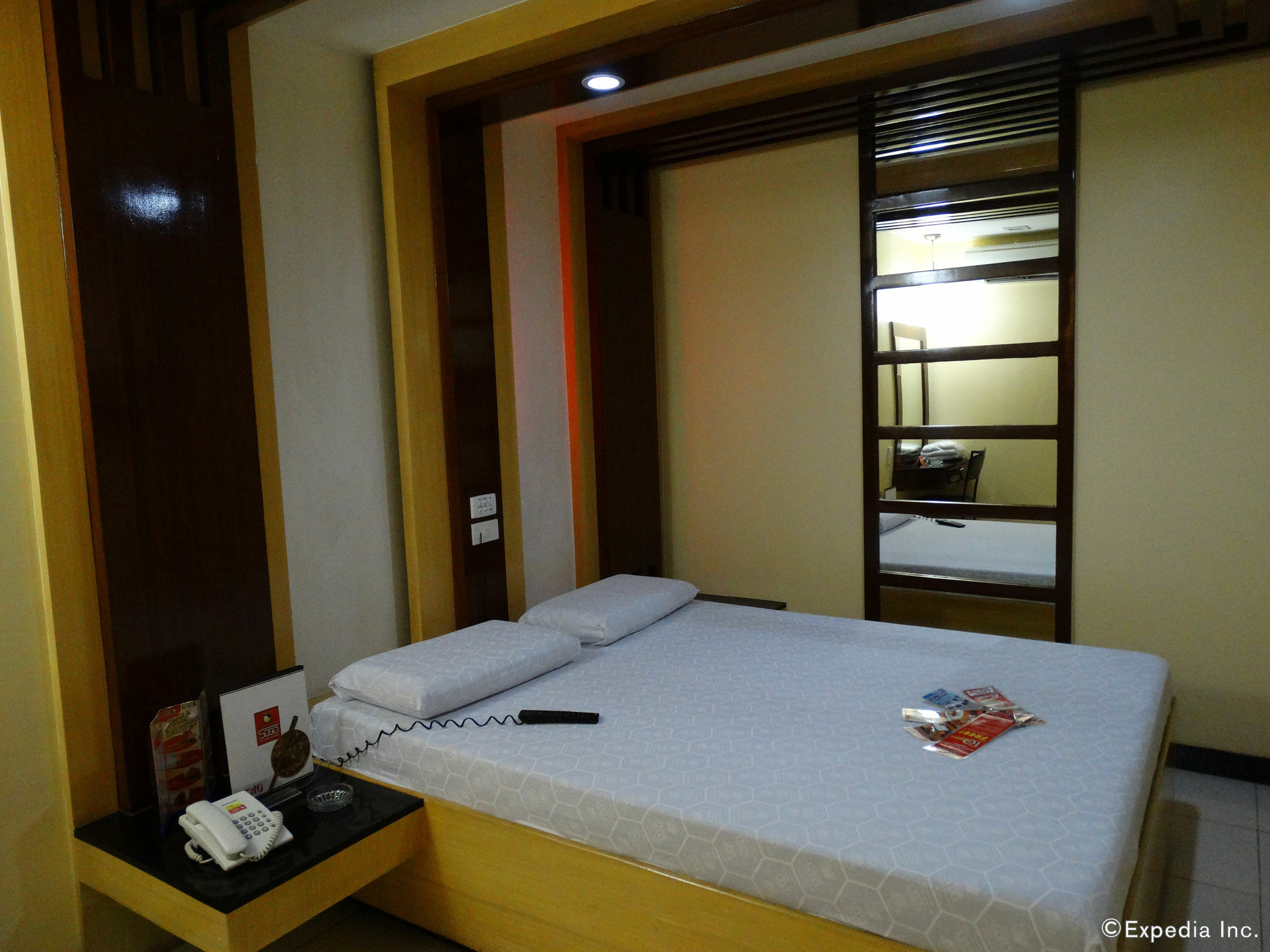 Hotel Sogo Pasay Wood Street Exterior foto